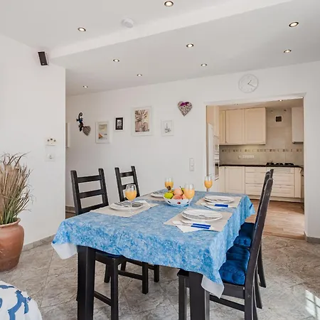 Aurora - Sea View Holiday home *